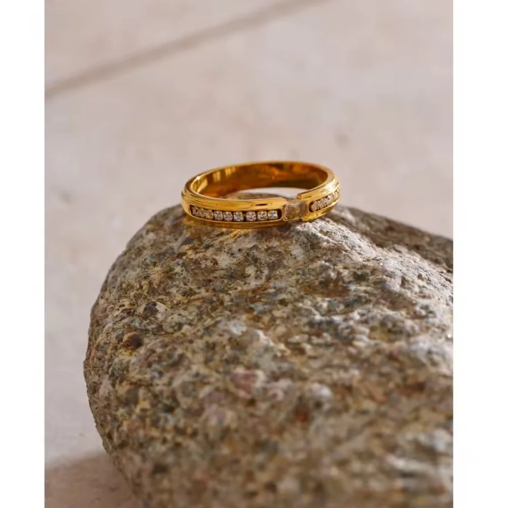 18K Gold Stainless Steel Ring with Crystal Accents SIZE 8